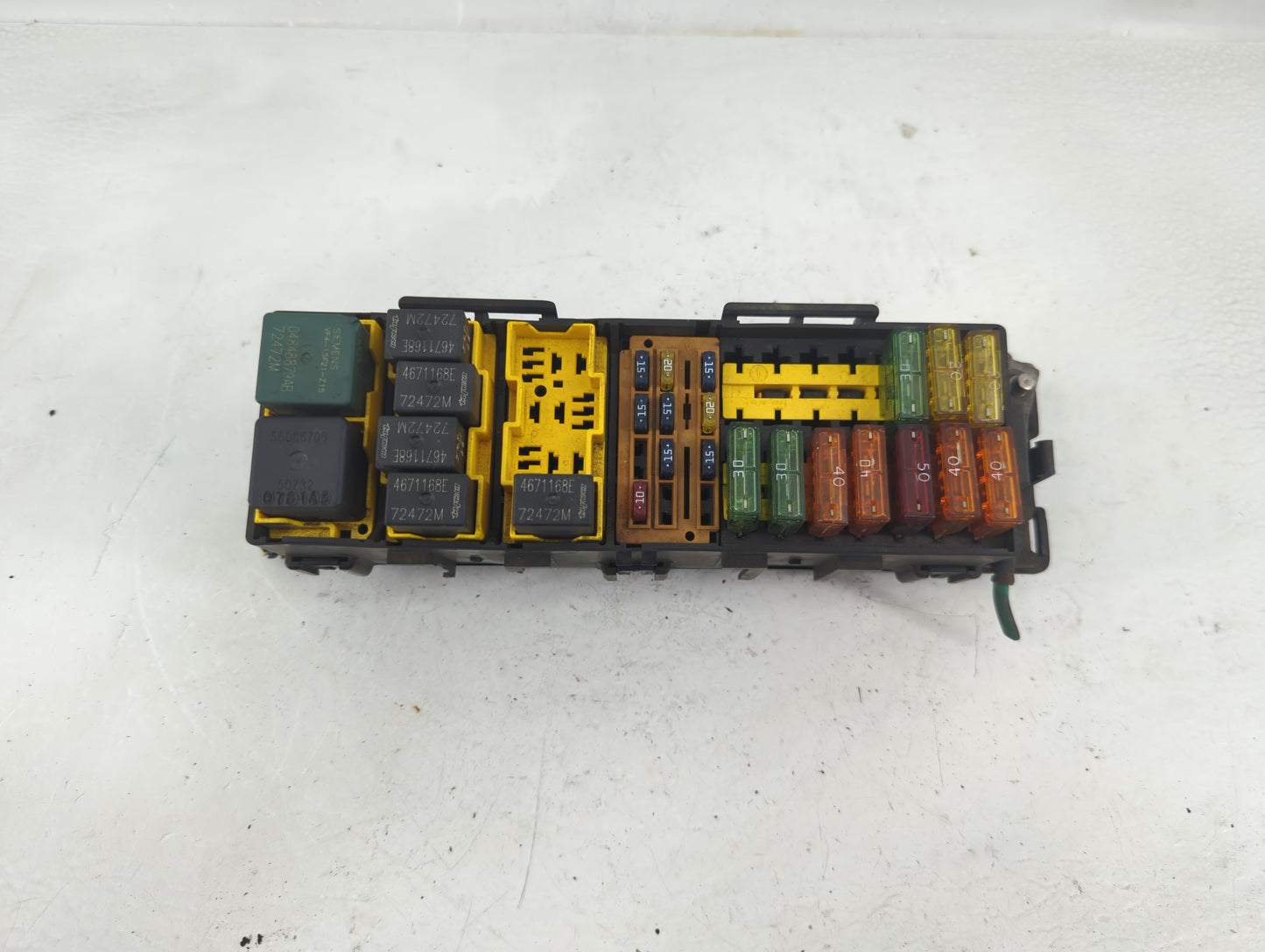 2000 Jeep Cherokee Fusebox Fuse Box Panel Relay Module P/N:P56009742AG Fits OEM Used Auto Parts - Oemusedautoparts1.com