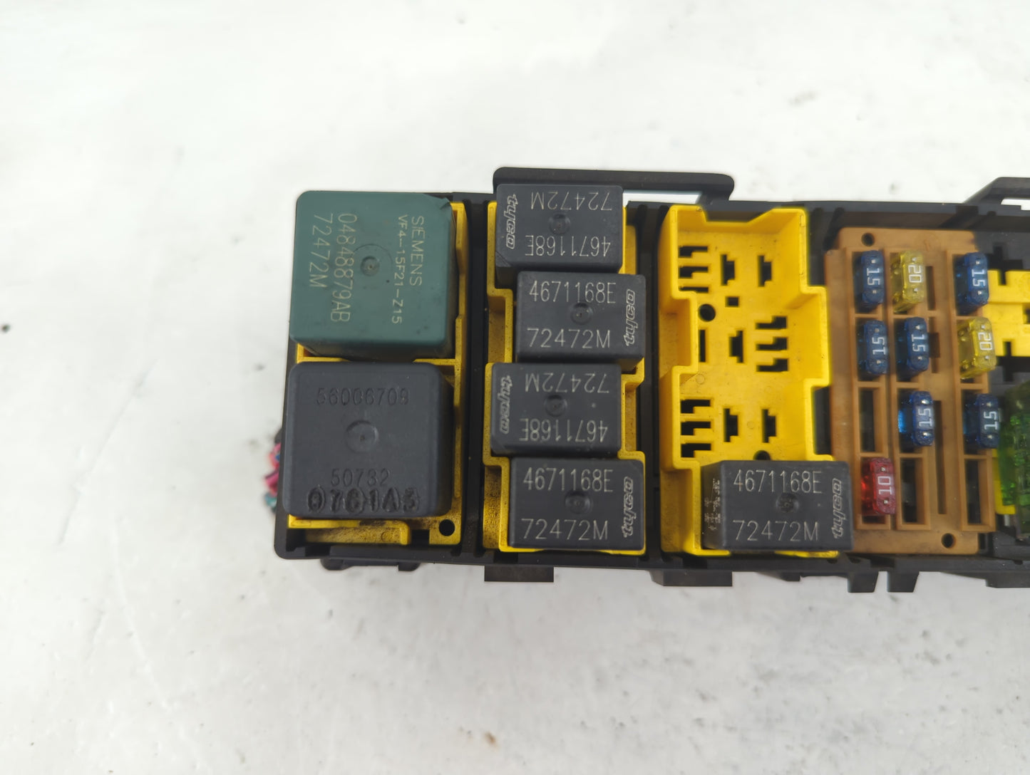 2000 Jeep Cherokee Fusebox Fuse Box Panel Relay Module P/N:P56009742AG Fits OEM Used Auto Parts - Oemusedautoparts1.com