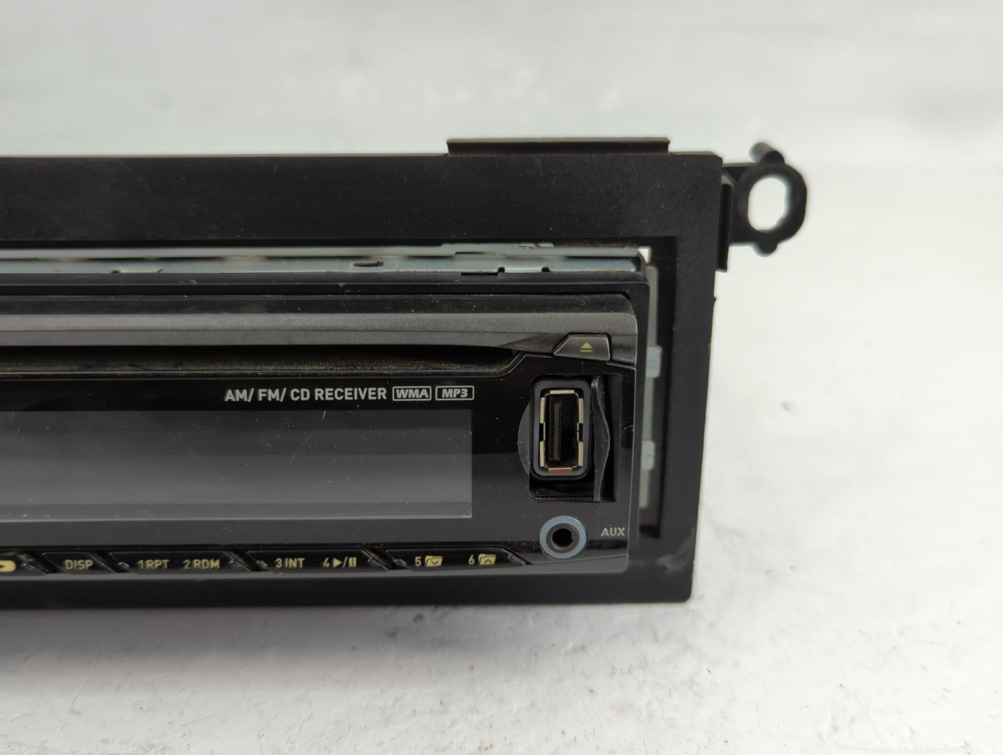 2001 Jeep Cherokee Radio AM FM Cd Player Receiver Replacement Fits OEM Used Auto Parts - Oemusedautoparts1.com