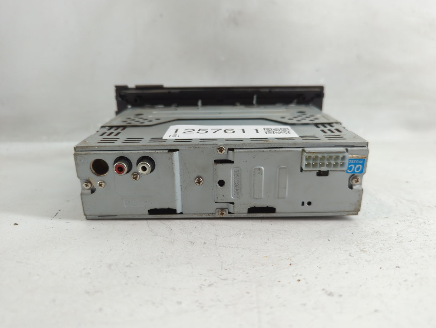 2001 Jeep Cherokee Radio AM FM Cd Player Receiver Replacement Fits OEM Used Auto Parts - Oemusedautoparts1.com