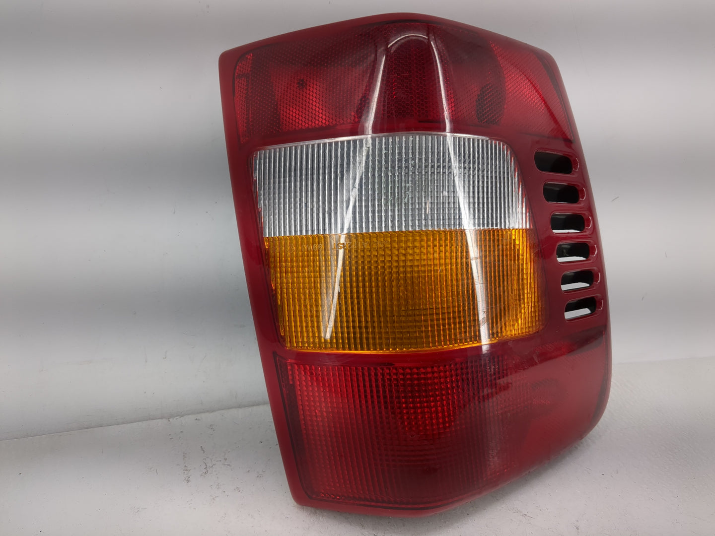 1999-2002 Jeep Grand Cherokee Tail Light Assembly Driver Left OEM P/N:3911-02A Fits Fits 1999 2000 2001 2002 OEM Used Auto P