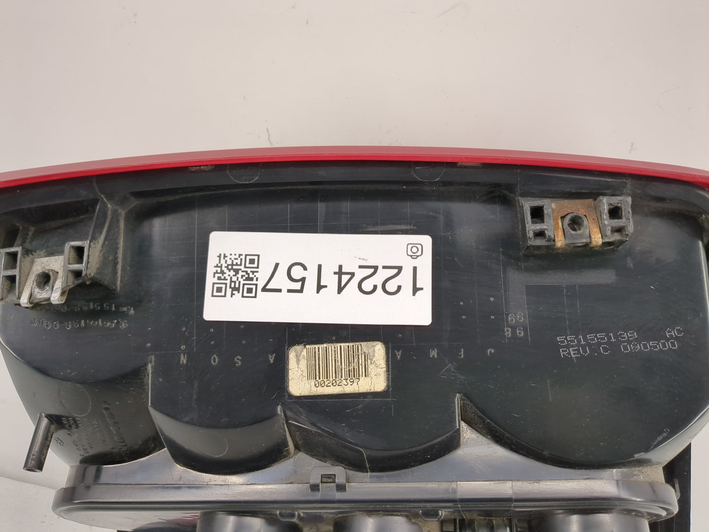 1999-2002 Jeep Grand Cherokee Tail Light Assembly Driver Left OEM P/N:3911-02A Fits Fits 1999 2000 2001 2002 OEM Used Auto P