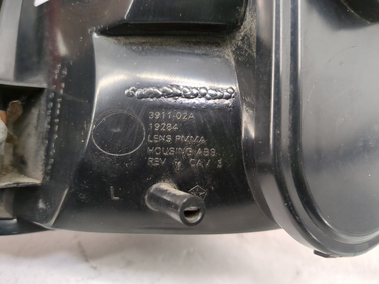 1999-2002 Jeep Grand Cherokee Tail Light Assembly Driver Left OEM P/N:3911-02A Fits Fits 1999 2000 2001 2002 OEM Used Auto P