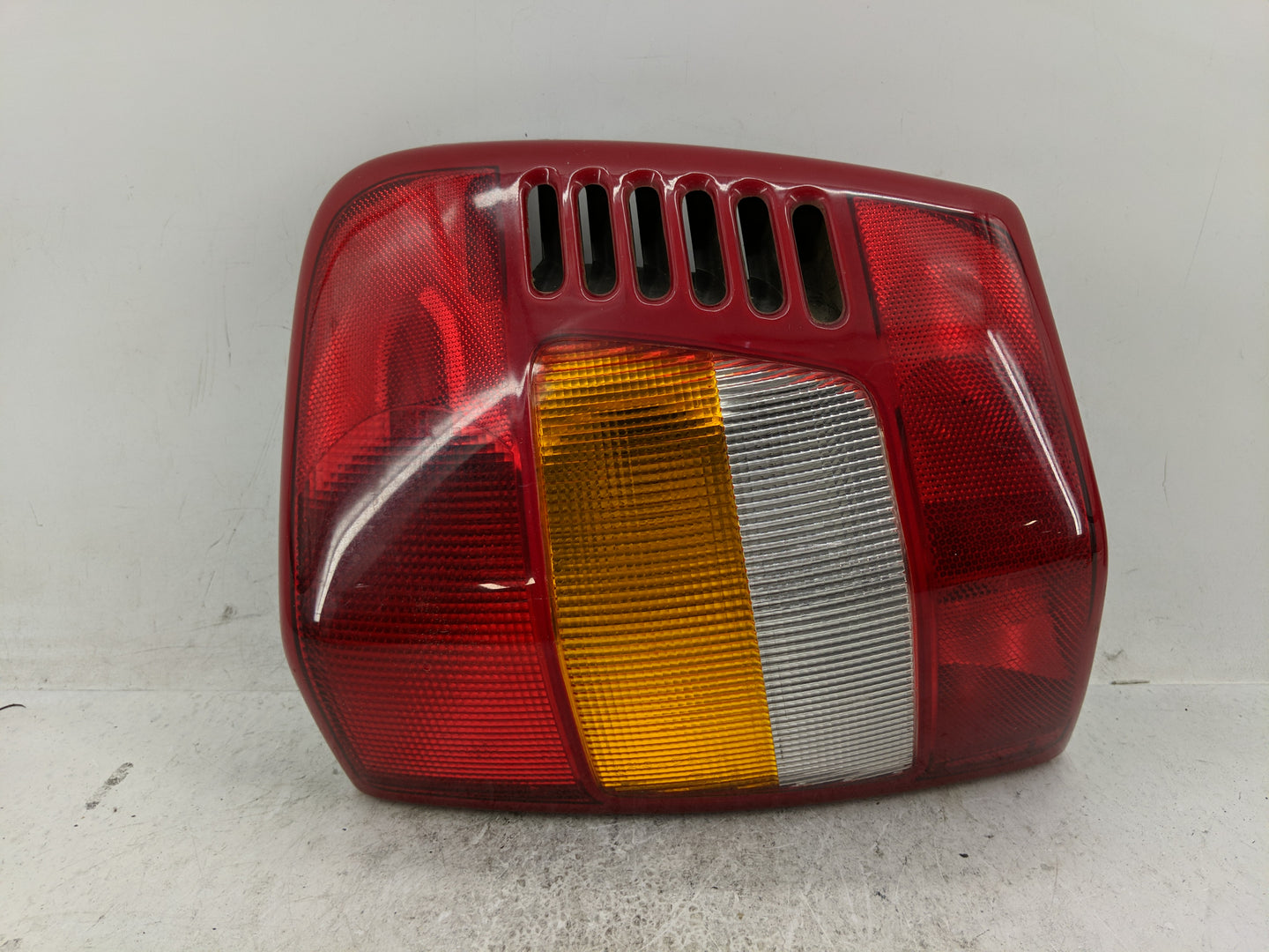 1999-2002 Jeep Grand Cherokee Tail Light Assembly Passenger Right OEM P/N:55155138 Fits Fits 1999 2000 2001 2002 OEM Used Au