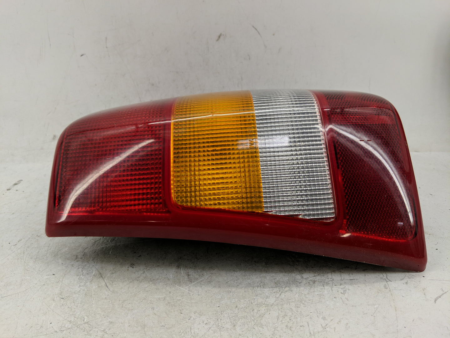 1999-2002 Jeep Grand Cherokee Tail Light Assembly Passenger Right OEM P/N:55155138 Fits Fits 1999 2000 2001 2002 OEM Used Au
