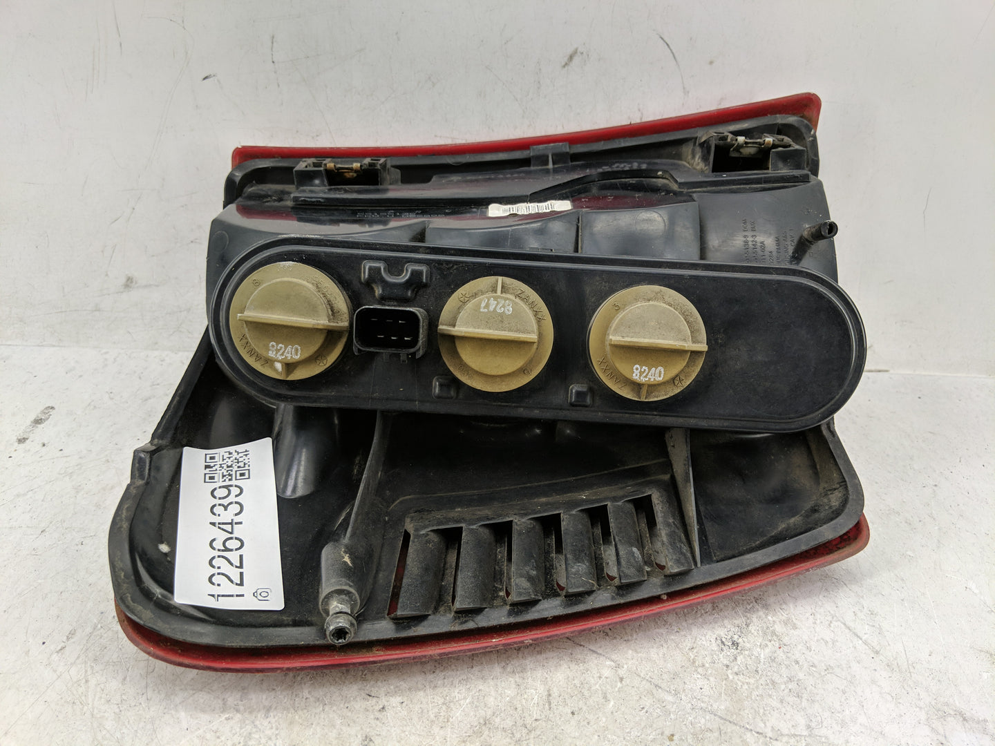 1999-2002 Jeep Grand Cherokee Tail Light Assembly Passenger Right OEM P/N:55155138 Fits Fits 1999 2000 2001 2002 OEM Used Au
