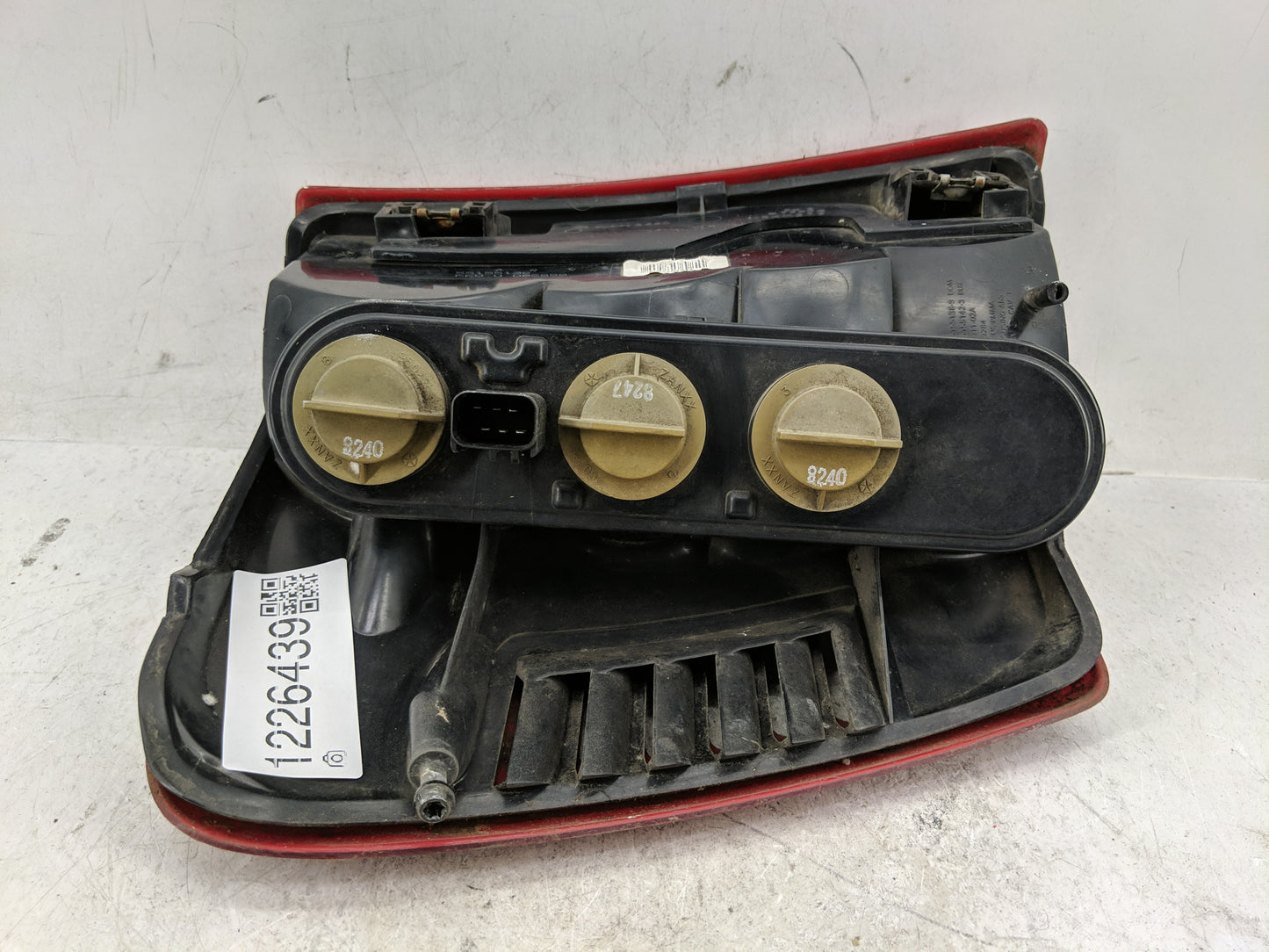 1999-2002 Jeep Grand Cherokee Tail Light Assembly Passenger Right OEM P/N:55155138 Fits Fits 1999 2000 2001 2002 OEM Used Au