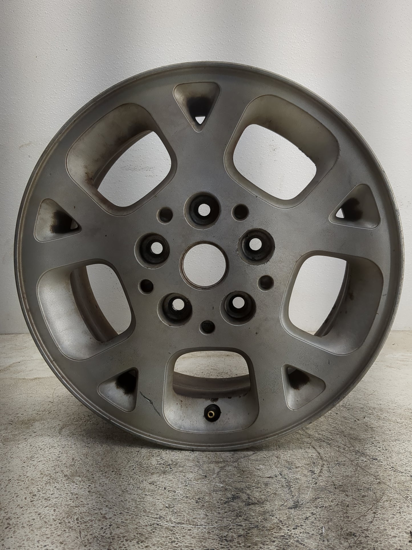 1999-2003 Jeep Grand Cherokee Oem Wheel Rim - Oemusedautoparts1.com