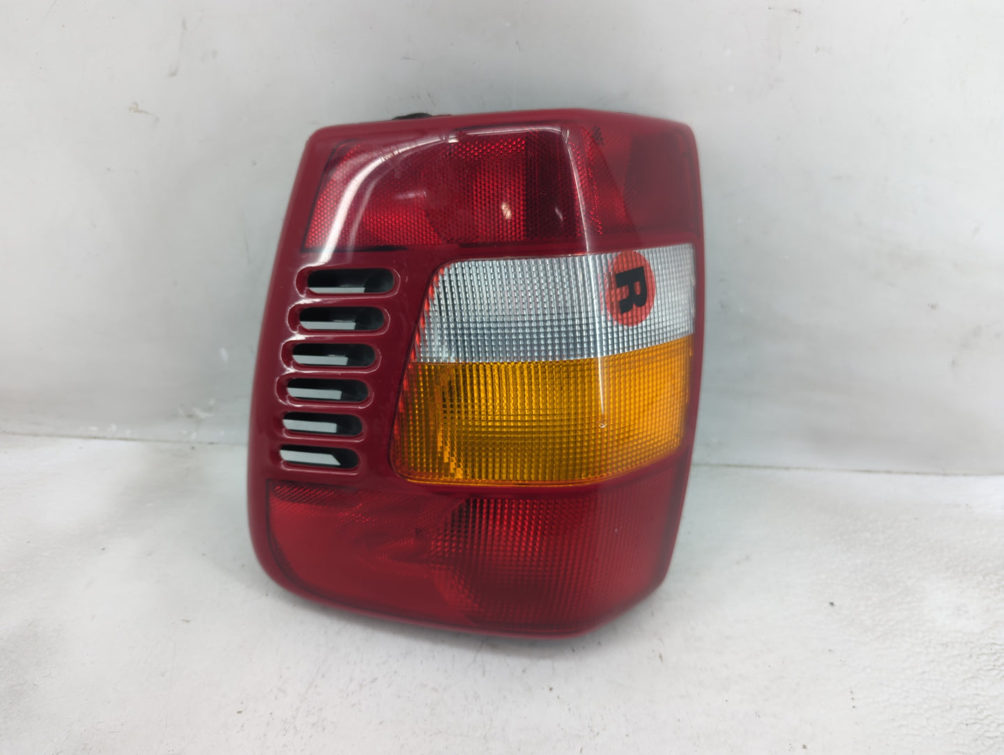 1999-2002 Jeep Grand Cherokee Tail Light Assembly Passenger Right OEM P/N:55155138 Fits Fits 1999 2000 2001 2002 OEM Used Au