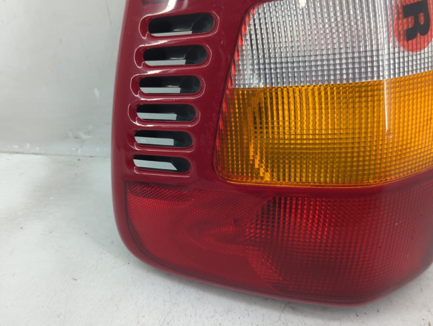 1999-2002 Jeep Grand Cherokee Tail Light Assembly Passenger Right OEM P/N:55155138 Fits Fits 1999 2000 2001 2002 OEM Used Au