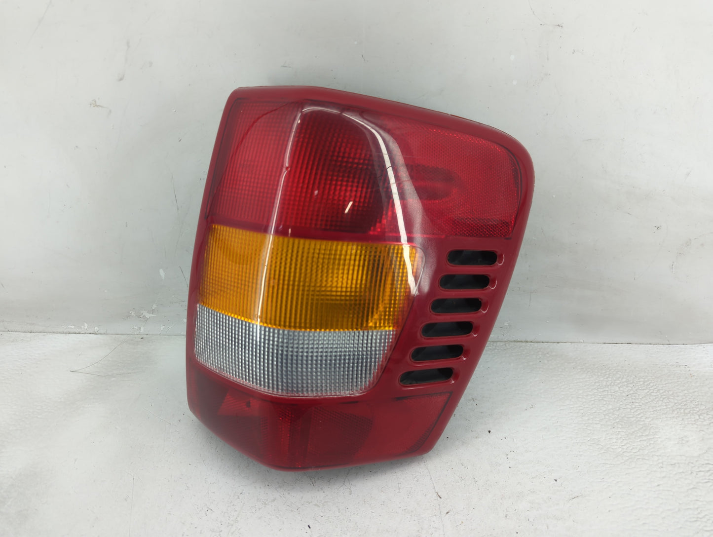 1999-2002 Jeep Grand Cherokee Tail Light Assembly Passenger Right OEM P/N:PIA-10680 Fits Fits 1999 2000 2001 2002 OEM Used A