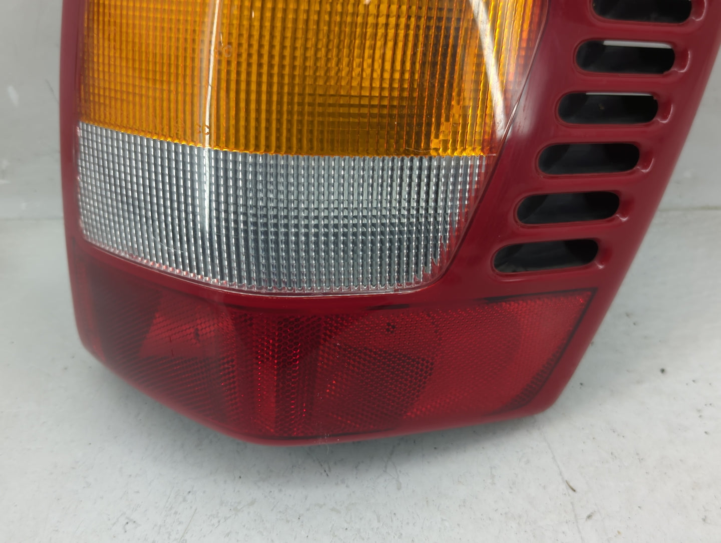 1999-2002 Jeep Grand Cherokee Tail Light Assembly Passenger Right OEM P/N:PIA-10680 Fits Fits 1999 2000 2001 2002 OEM Used A