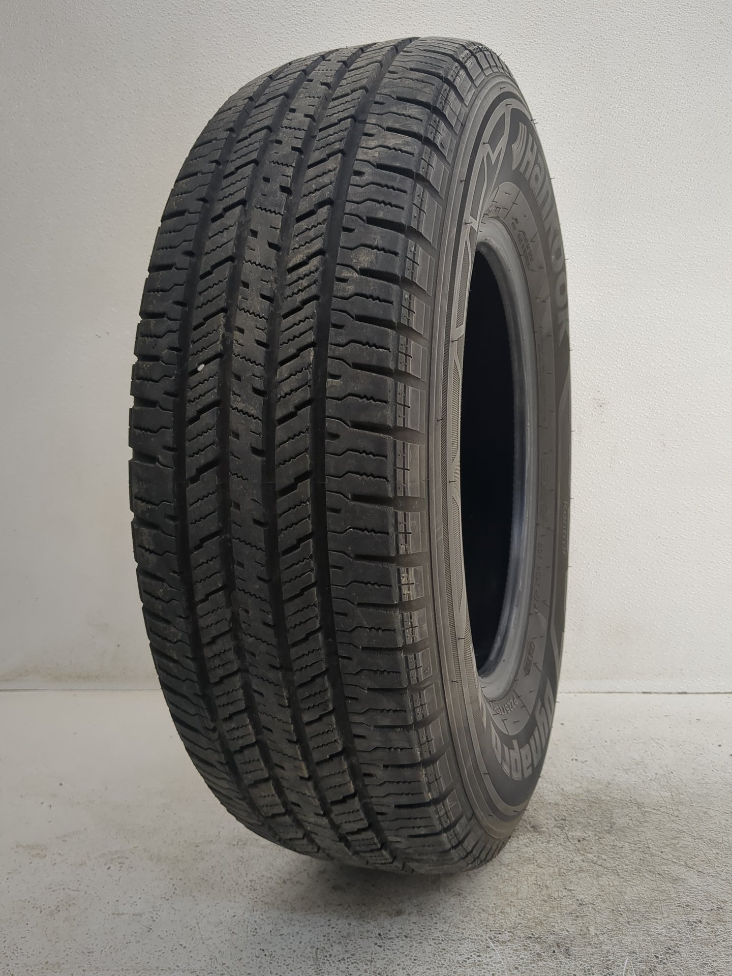 Used Tire 225/75R16 HANKOOK DYNAPRO HT 104T - Tread Depth 11/32 - Oemusedautoparts1.com