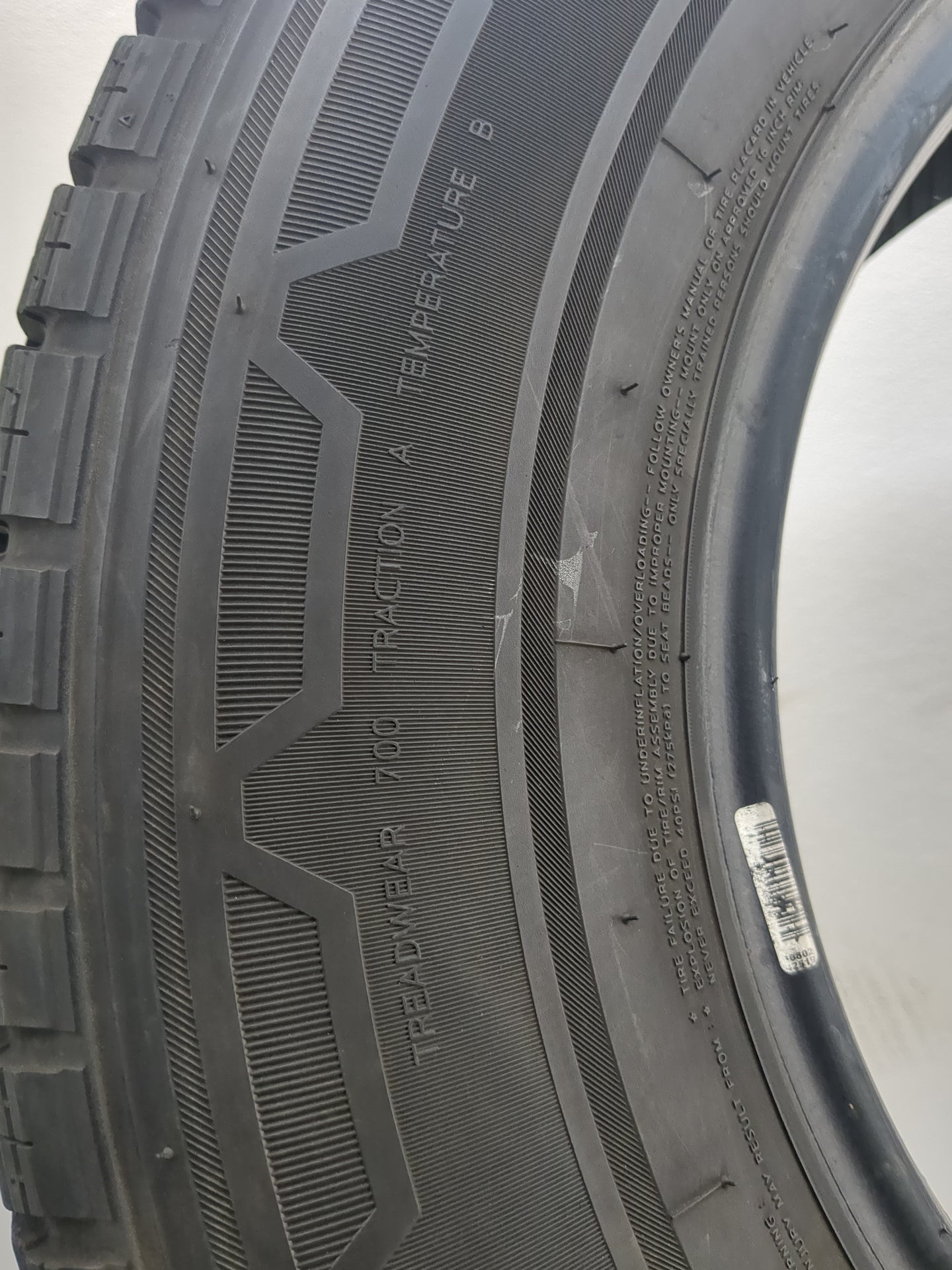 Used Tire 225/75R16 HANKOOK DYNAPRO HT 104T - Tread Depth 11/32 - Oemusedautoparts1.com