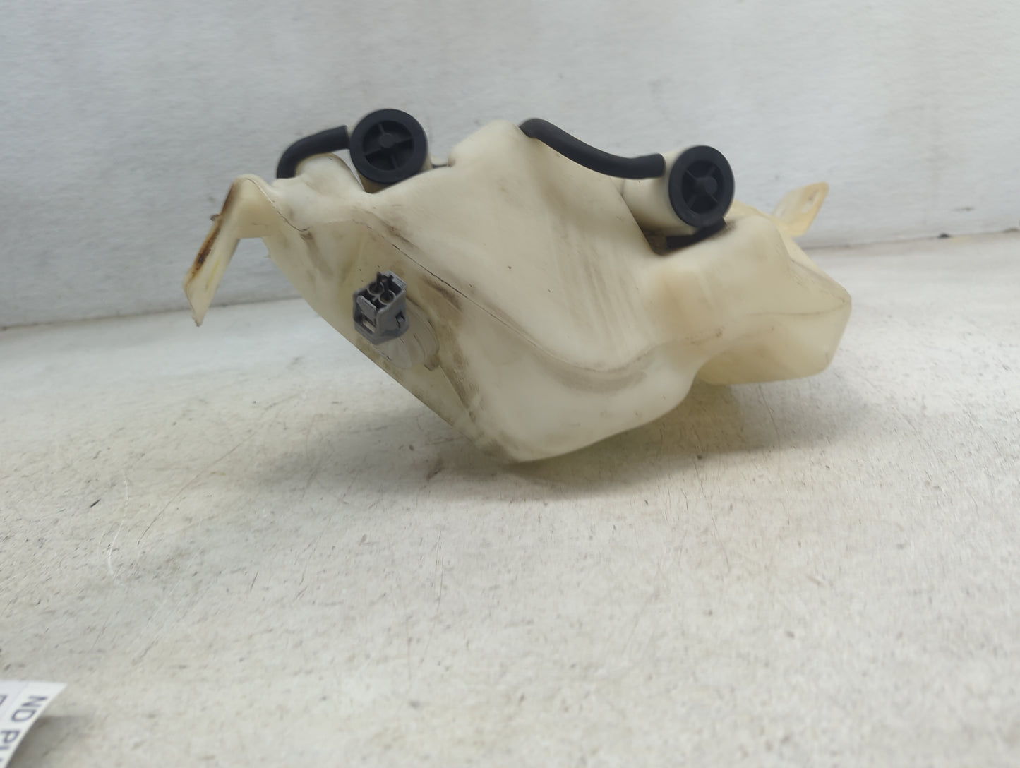 2000 Jeep Grand Cherokee Windshield Washer Fluid Reservoir Bottle Oem 1473687 - Oemusedautoparts1.com