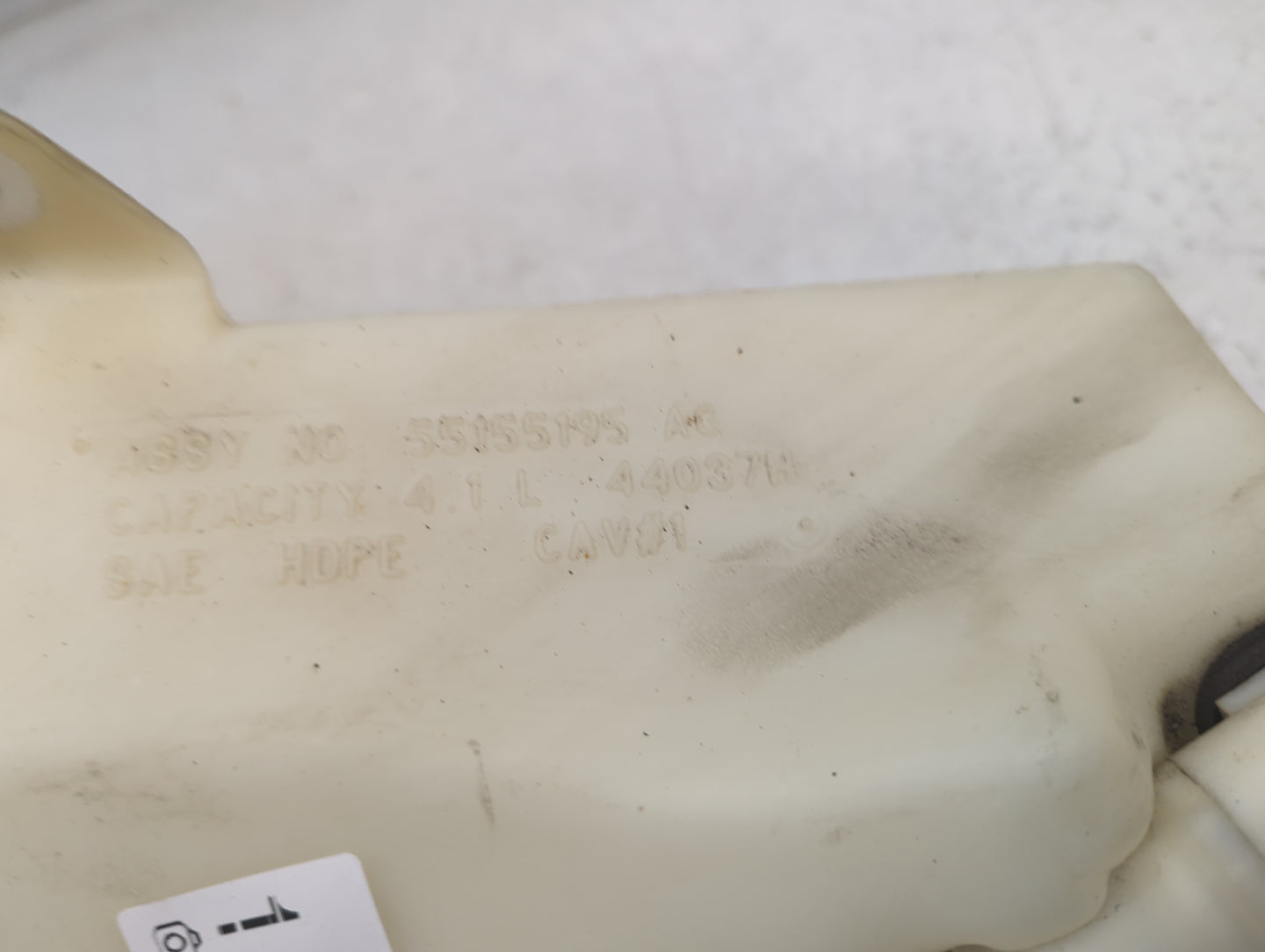 2000 Jeep Grand Cherokee Windshield Washer Fluid Reservoir Bottle Oem 1473687 - Oemusedautoparts1.com