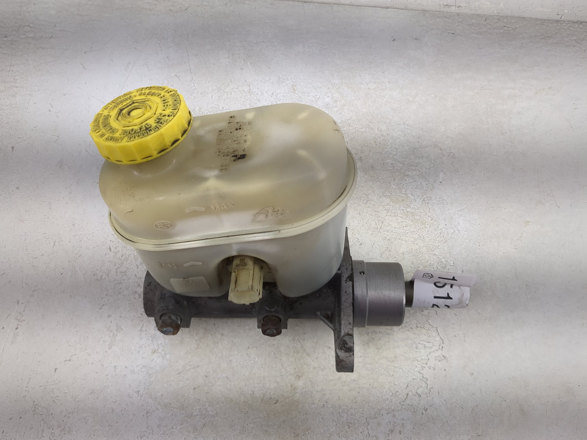 1999-2004 Jeep Grand Cherokee Brake Master Cylinder 1512838 - Oemusedautoparts1.com