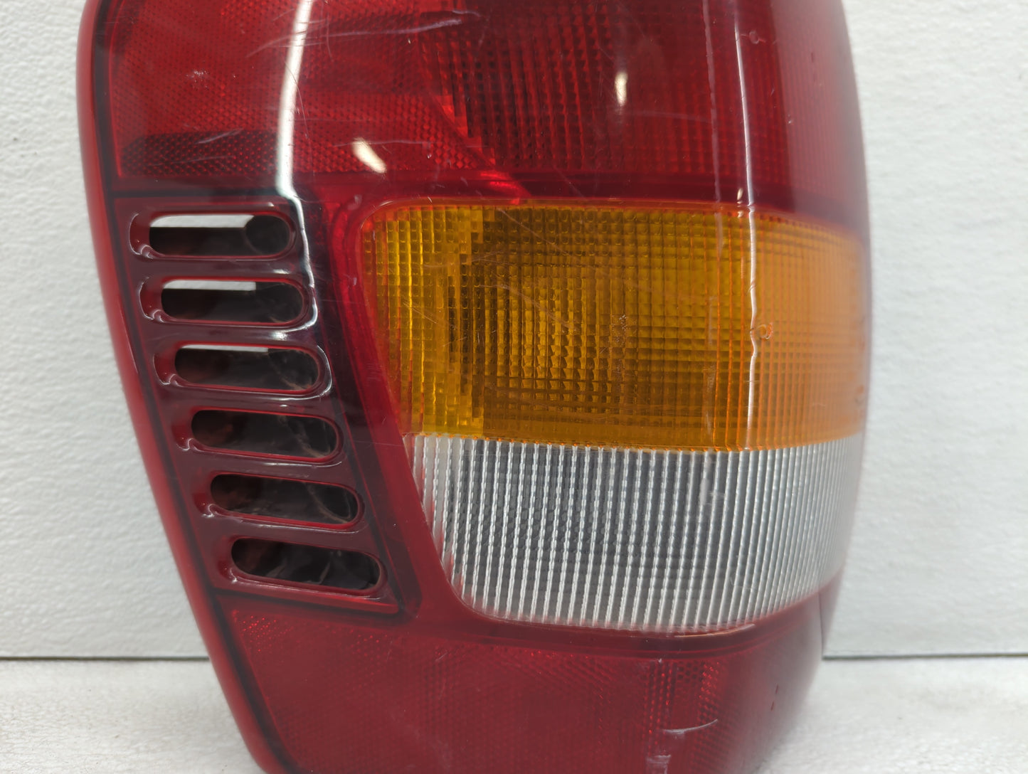 1999-2002 Jeep Grand Cherokee Tail Light Assembly Driver Left OEM P/N:55155138 Fits Fits 1999 2000 2001 2002 OEM Used Auto P