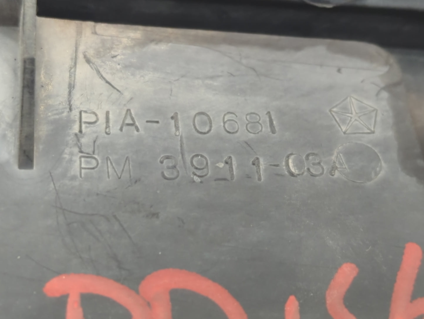 1999-2002 Jeep Grand Cherokee Tail Light Assembly Driver Left OEM P/N:55155138 Fits Fits 1999 2000 2001 2002 OEM Used Auto P