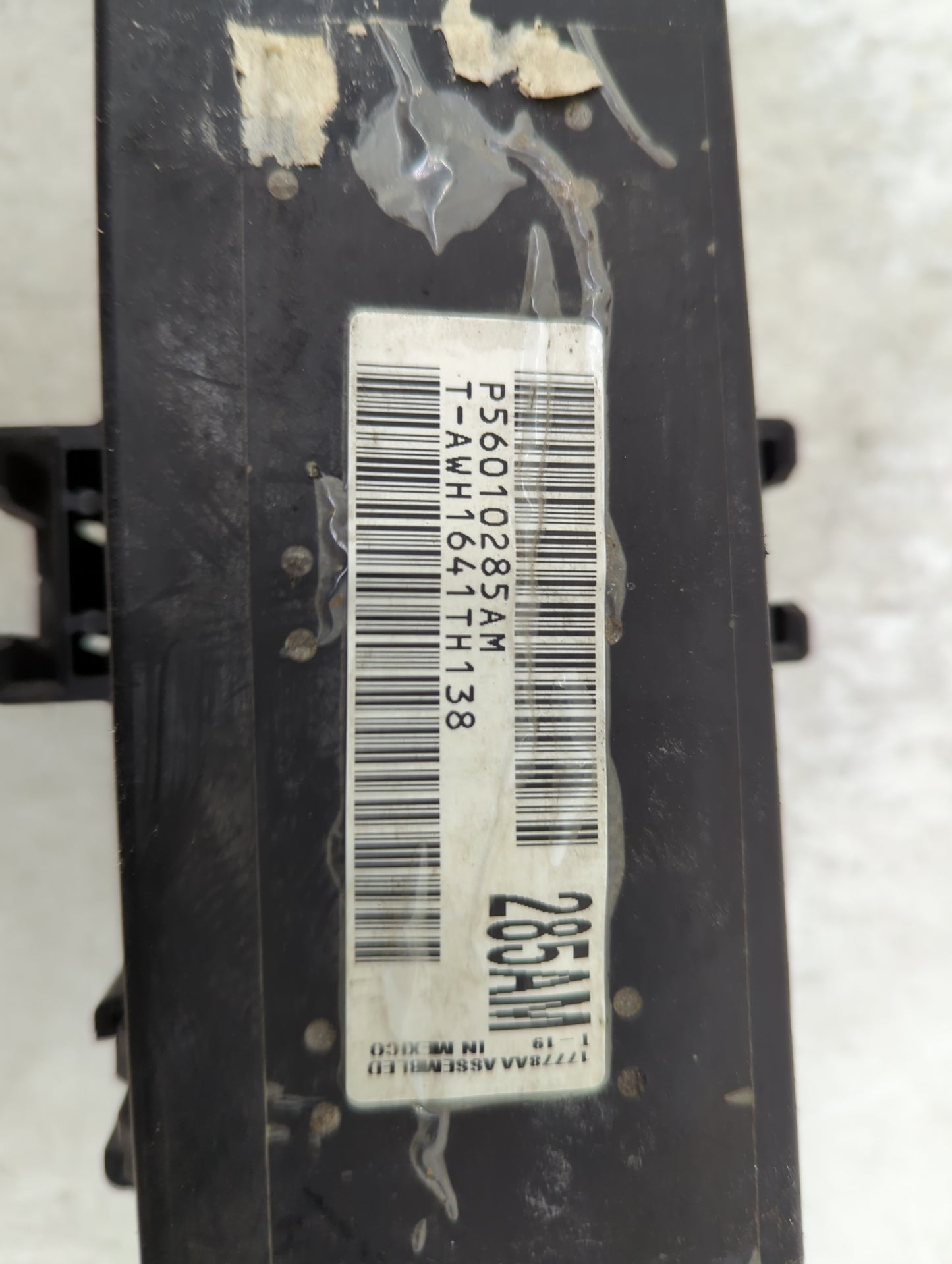 2000-2002 Jeep Wrangler Fusebox Fuse Box Panel Relay Module P/N:P56010285AM A1 UTA 90218 Fits Fits 2000 2001 2002 OEM Used A