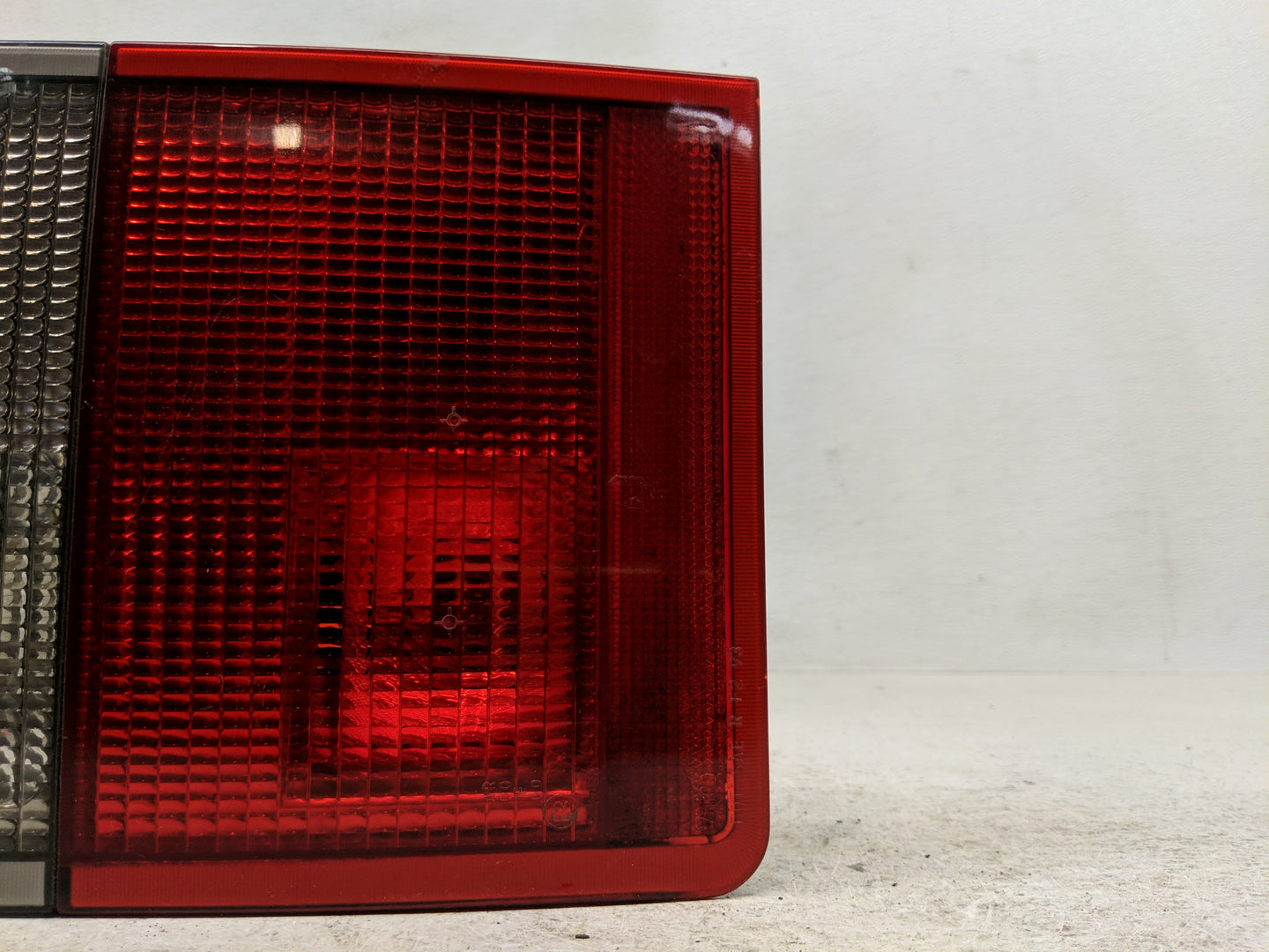 2000-2002 Land Rover Range Rover Tail Light Assembly Passenger Right OEM Fits Fits 2000 2001 2002 OEM Used Auto Parts - Oemu