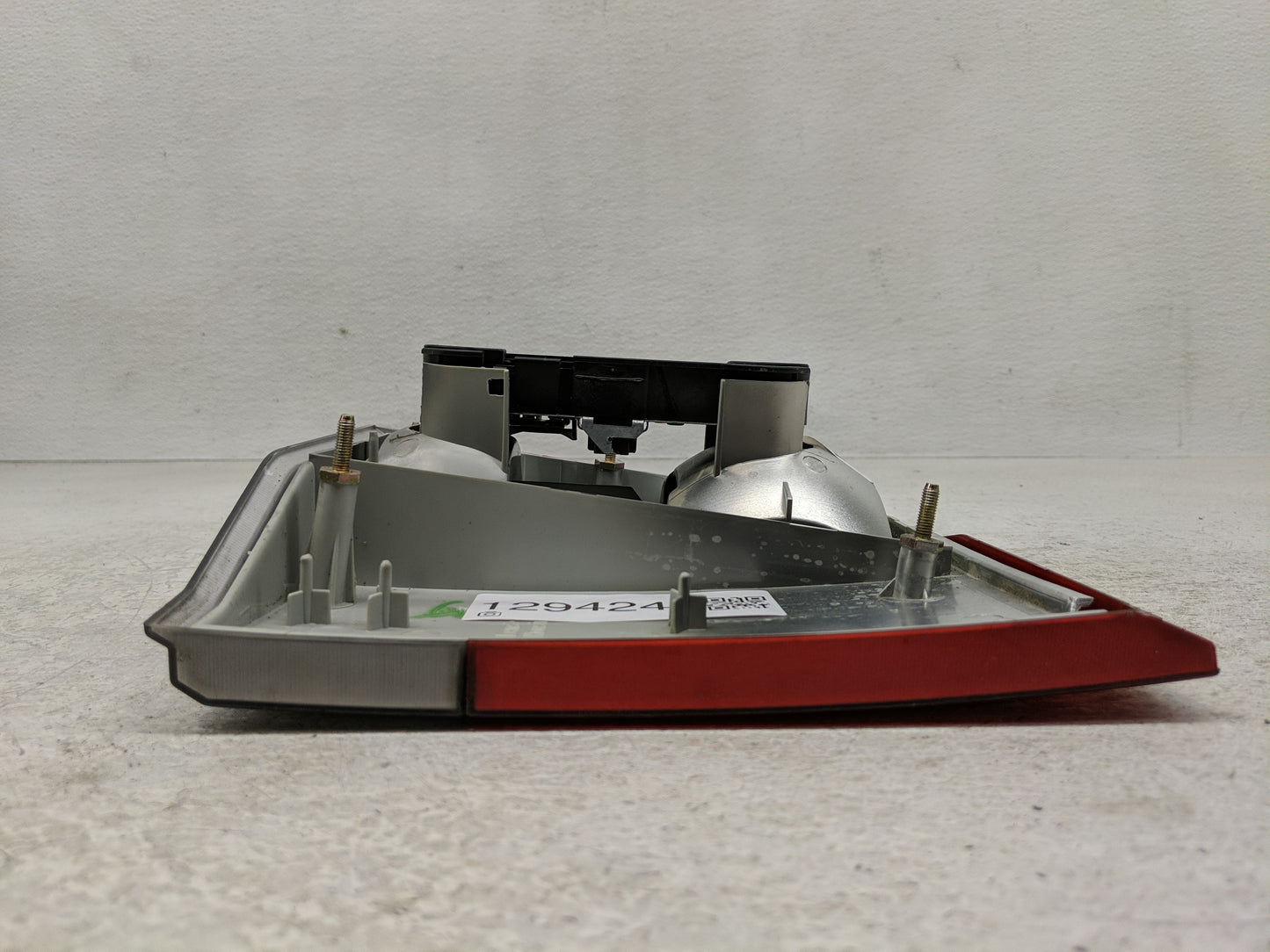 2000-2002 Land Rover Range Rover Tail Light Assembly Passenger Right OEM Fits Fits 2000 2001 2002 OEM Used Auto Parts - Oemu