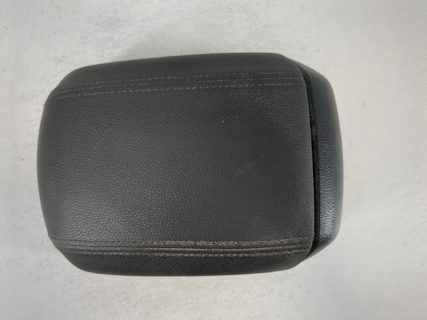 2000-2001 Lexus Es300 Center Console Armrest Cover Lid Fits Fits 2000 2001 OEM Used Auto Parts - Oemusedautoparts1.com