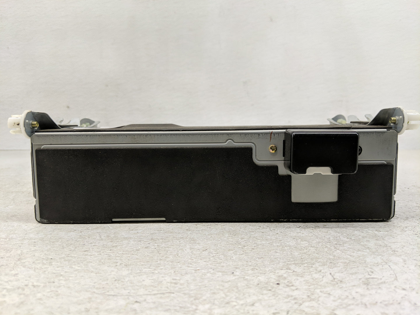 1997-2001 Lexus Es300 Radio AM FM Cd Player Receiver Replacement P/N:86270-33040 Fits Fits 1997 1998 1999 2000 2001 OEM Used