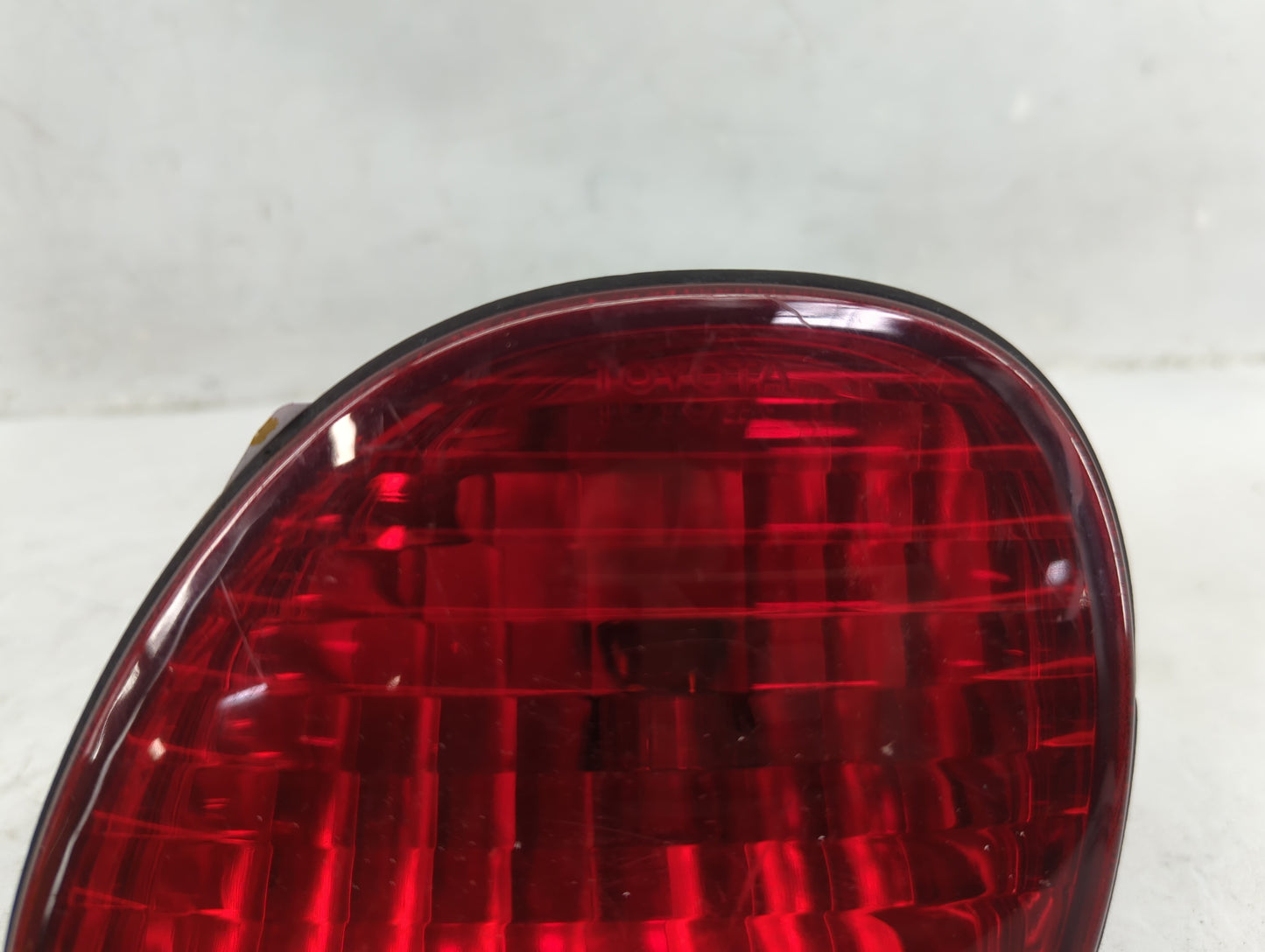 1998-2005 Lexus Gs300 Tail Light Assembly Passenger Right OEM Fits Fits 1998 1999 2000 2001 2002 2003 2004 2005 OEM Used Aut
