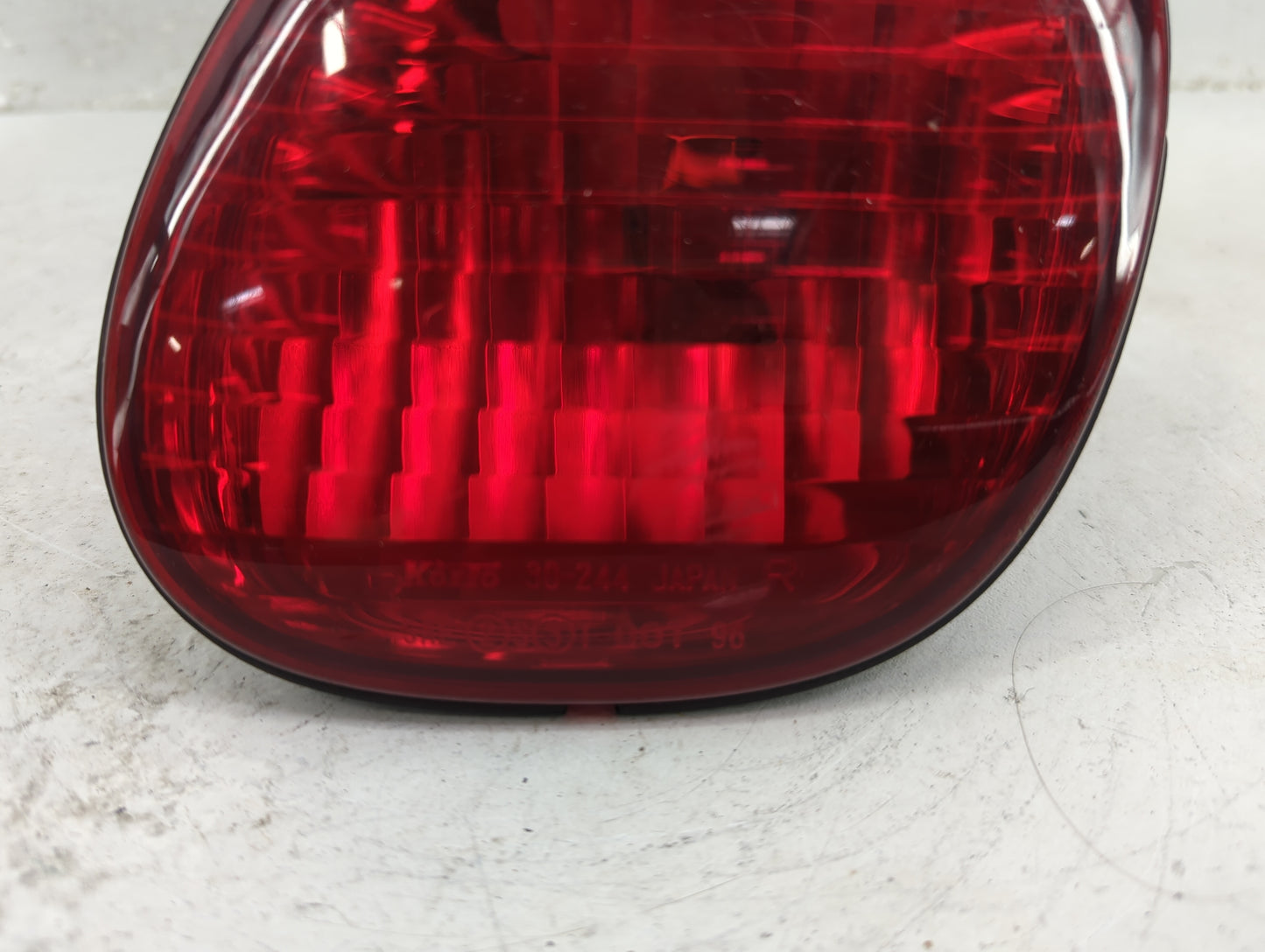 1998-2005 Lexus Gs300 Tail Light Assembly Passenger Right OEM Fits Fits 1998 1999 2000 2001 2002 2003 2004 2005 OEM Used Aut
