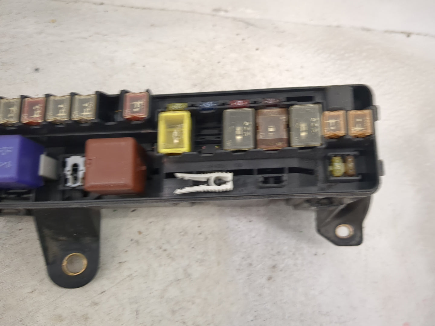2001 Lexus Ls430 Fusebox Fuse Box Panel Relay Module P/N:82622-50010 Fits OEM Used Auto Parts - Oemusedautoparts1.com