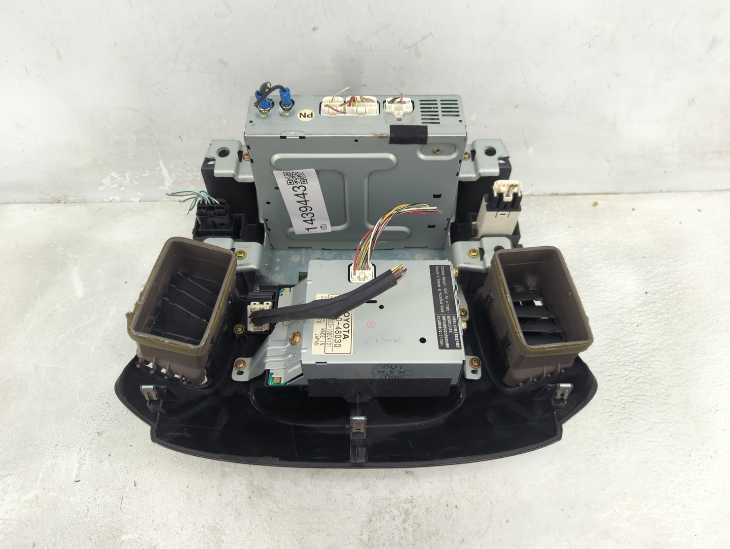 1999-2003 Lexus Rx300 Radio AM FM Cd Player Receiver Replacement P/N:86110-48030 134000-1020A101 Fits OEM Used Auto Parts - 