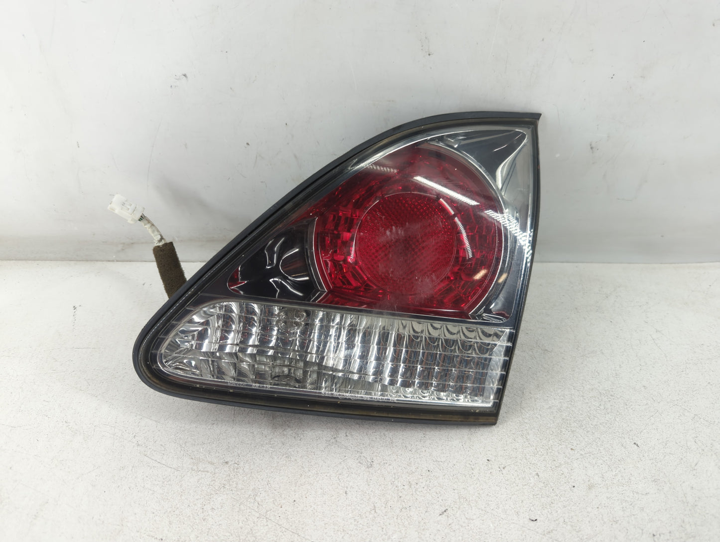 2000-2003 Lexus Rx300 Tail Light Assembly Passenger Right OEM P/N:12V18W Fits Fits 2000 2001 2002 2003 OEM Used Auto Parts -