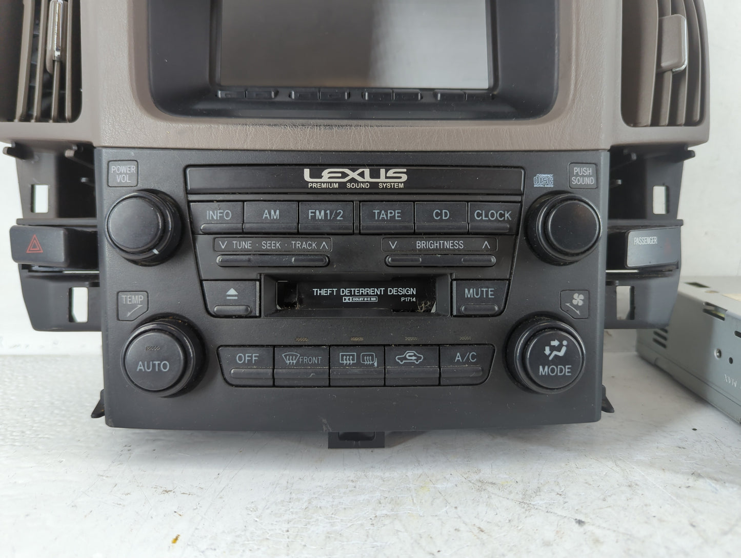 2001 Lexus Rx300 Radio AM FM Cd Player Receiver Replacement P/N:86120-48050 Fits OEM Used Auto Parts - Oemusedautoparts1.com