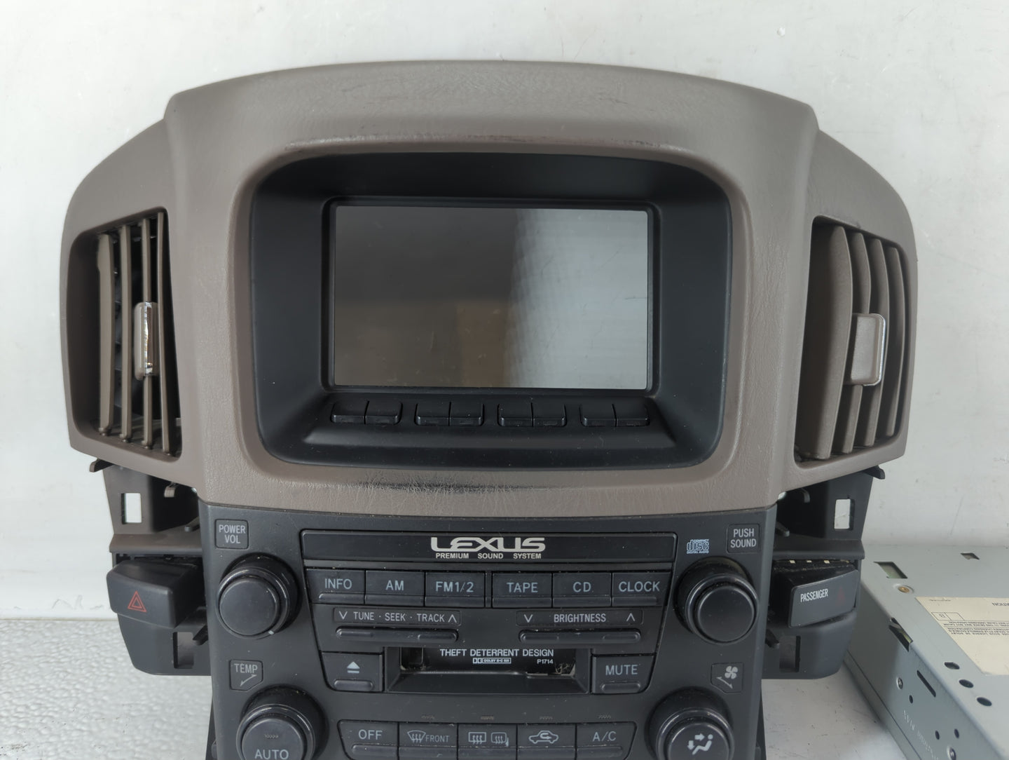 2001 Lexus Rx300 Radio AM FM Cd Player Receiver Replacement P/N:86120-48050 Fits OEM Used Auto Parts - Oemusedautoparts1.com