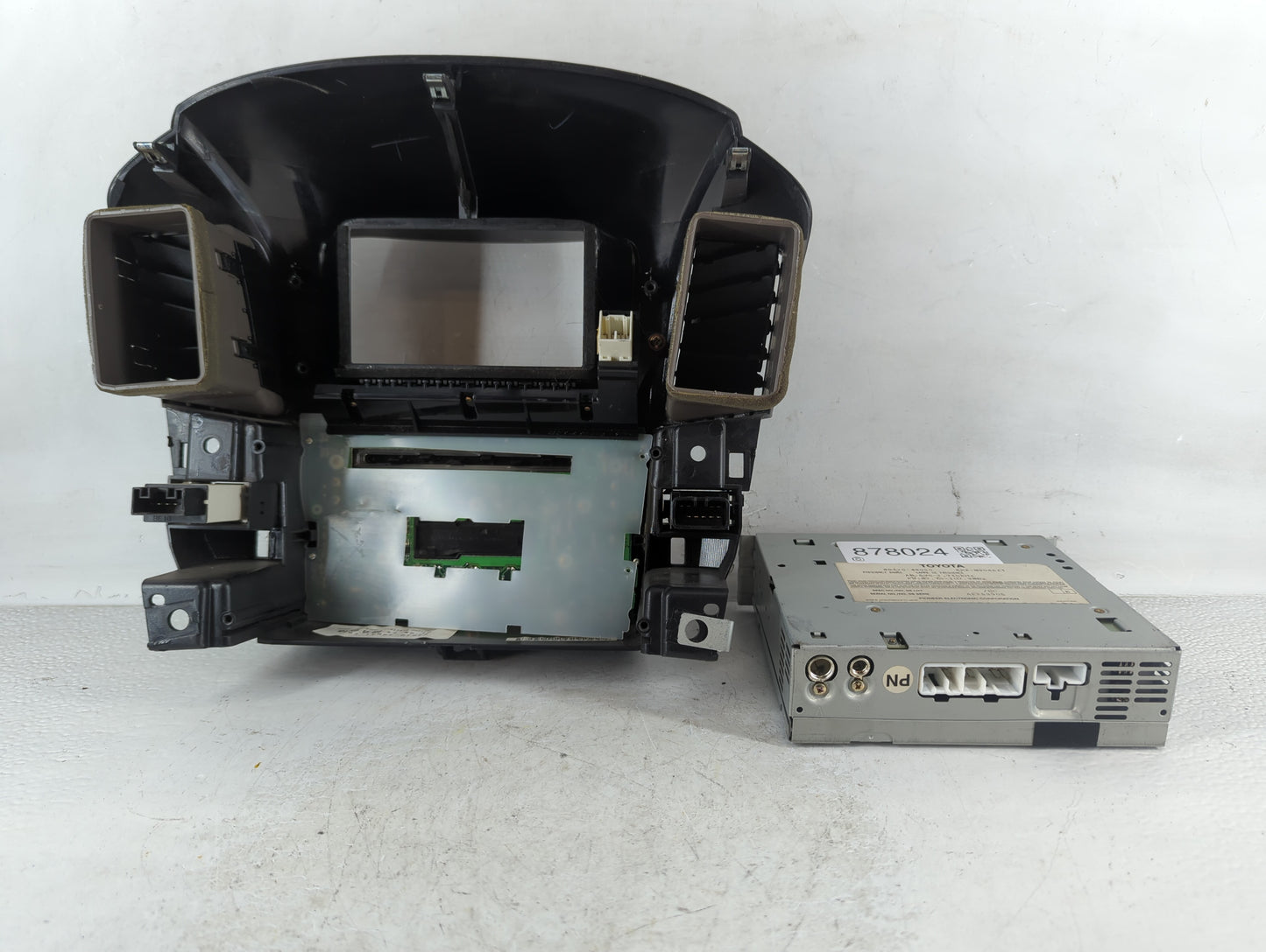 2001 Lexus Rx300 Radio AM FM Cd Player Receiver Replacement P/N:86120-48050 Fits OEM Used Auto Parts - Oemusedautoparts1.com