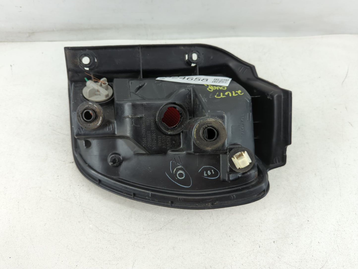 2000-2003 Lexus Rx300 Tail Light Assembly Driver Left OEM Fits Fits 2000 2001 2002 2003 OEM Used Auto Parts - Oemusedautopar