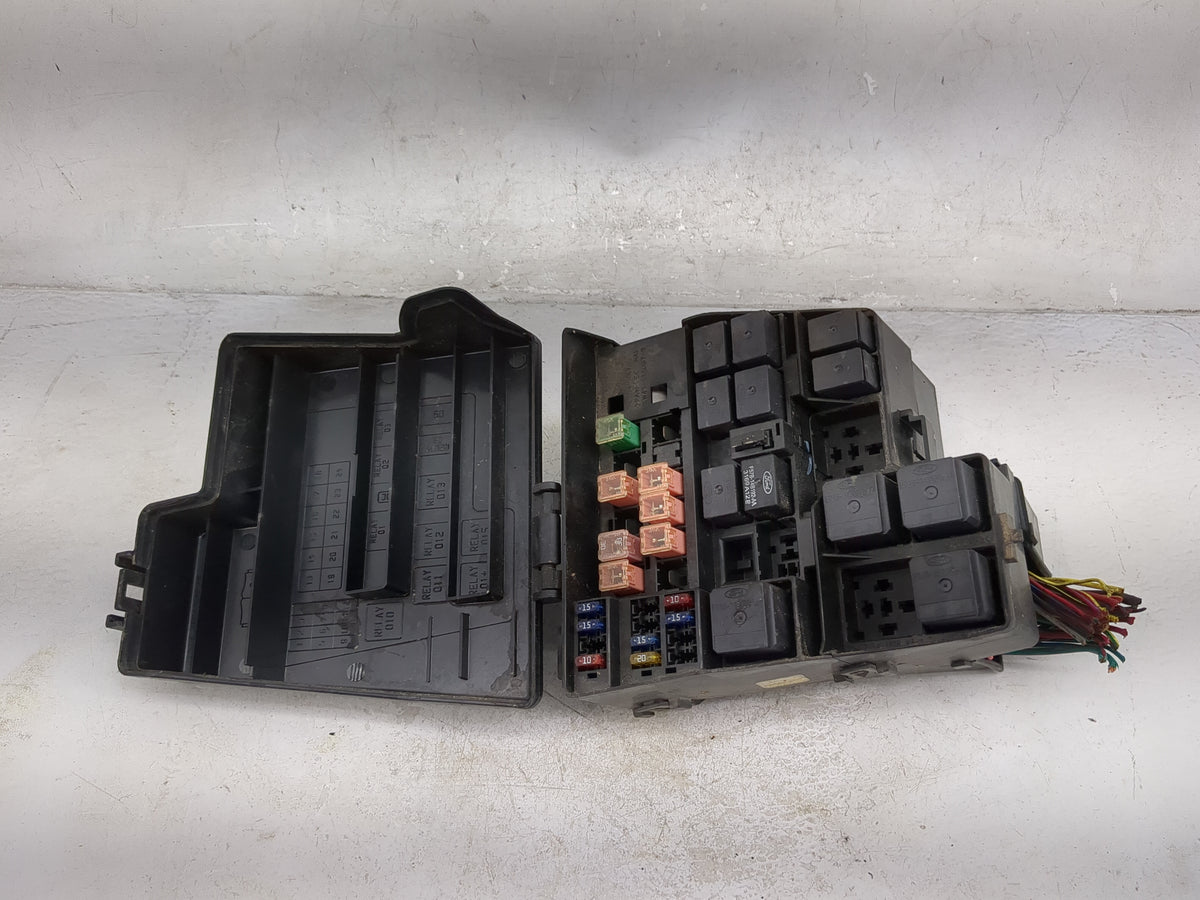 2001 Lincoln Ls Fusebox Fuse Box Panel Relay Module P/N:XW4T-14A075-C XW4T-14A067-B, 7154-4372, F57B-14B192-AA Fits OEM Used