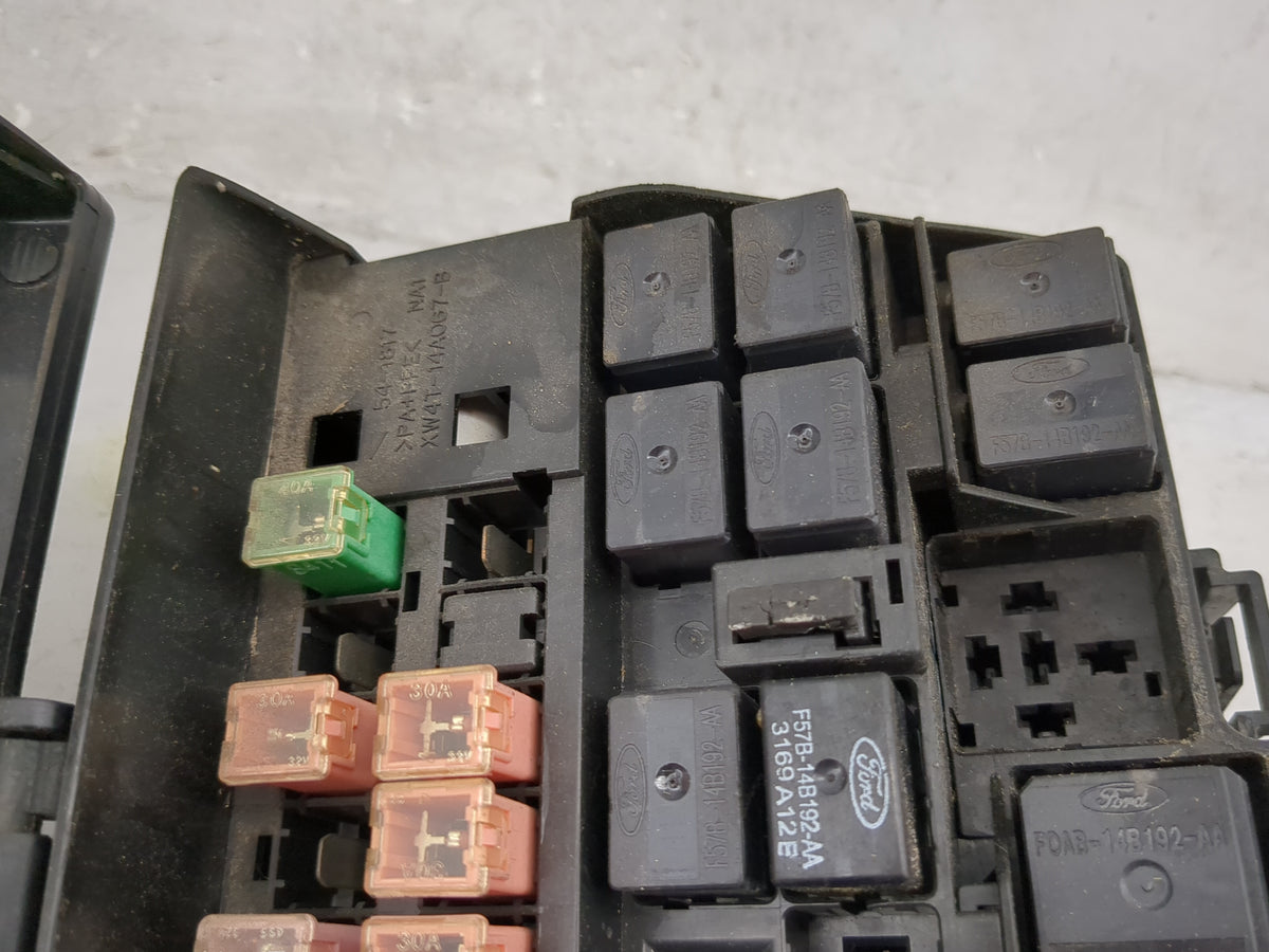 2001 Lincoln Ls Fusebox Fuse Box Panel Relay Module P/N:XW4T-14A075-C XW4T-14A067-B, 7154-4372, F57B-14B192-AA Fits OEM Used