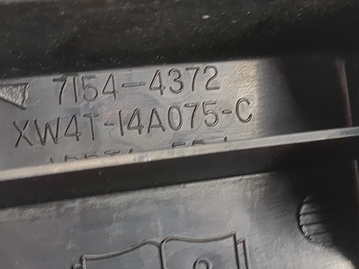 2001 Lincoln Ls Fusebox Fuse Box Panel Relay Module P/N:XW4T-14A075-C XW4T-14A067-B, 7154-4372, F57B-14B192-AA Fits OEM Used