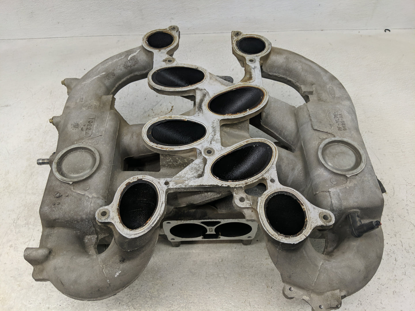 1999-2001 Lincoln Navigator Air Intake Manifold Fits Fits 1999 2000 2001 OEM Used Auto Parts - Oemusedautoparts1.com