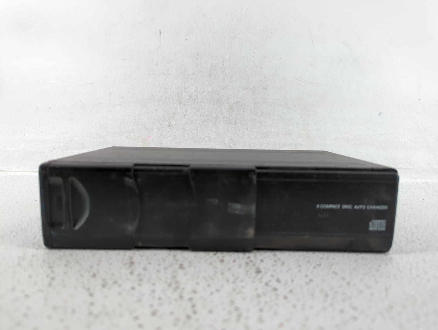 2001 Lincoln Navigator Radio AM FM Cd Player Receiver Replacement Fits OEM Used Auto Parts - Oemusedautoparts1.com