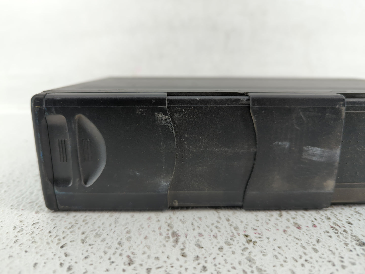 2001 Lincoln Navigator Radio AM FM Cd Player Receiver Replacement Fits OEM Used Auto Parts - Oemusedautoparts1.com