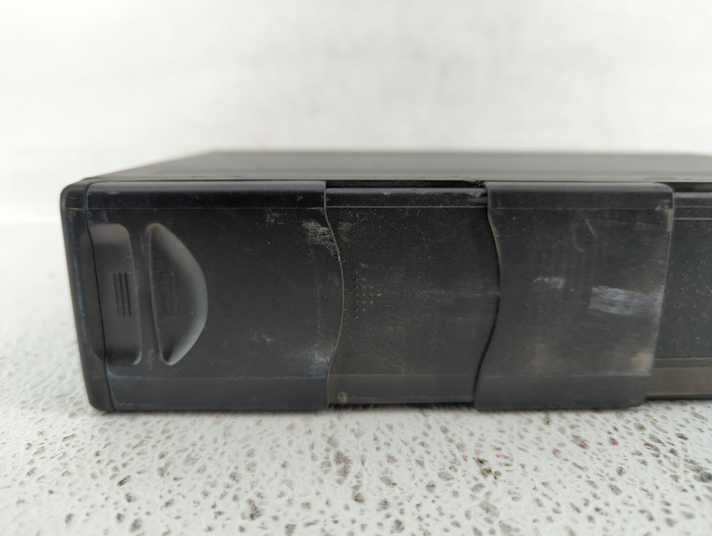 2001 Lincoln Navigator Radio AM FM Cd Player Receiver Replacement Fits OEM Used Auto Parts - Oemusedautoparts1.com