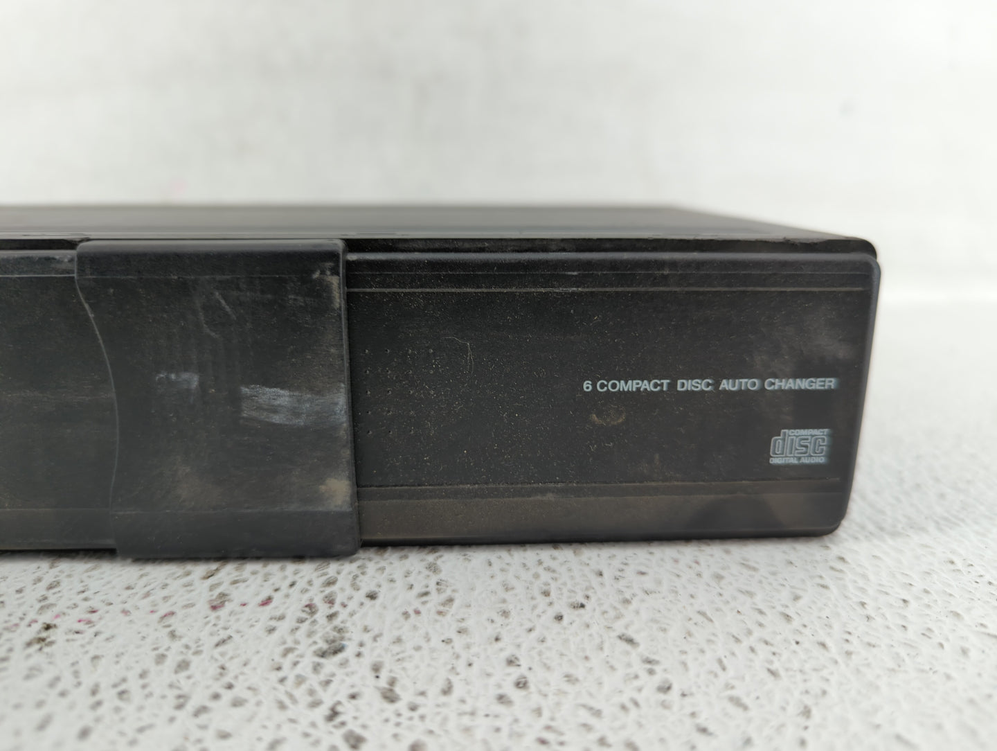 2001 Lincoln Navigator Radio AM FM Cd Player Receiver Replacement Fits OEM Used Auto Parts - Oemusedautoparts1.com
