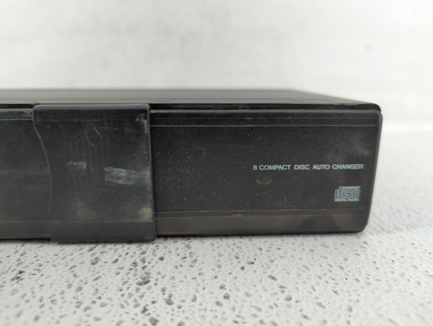 2001 Lincoln Navigator Radio AM FM Cd Player Receiver Replacement Fits OEM Used Auto Parts - Oemusedautoparts1.com