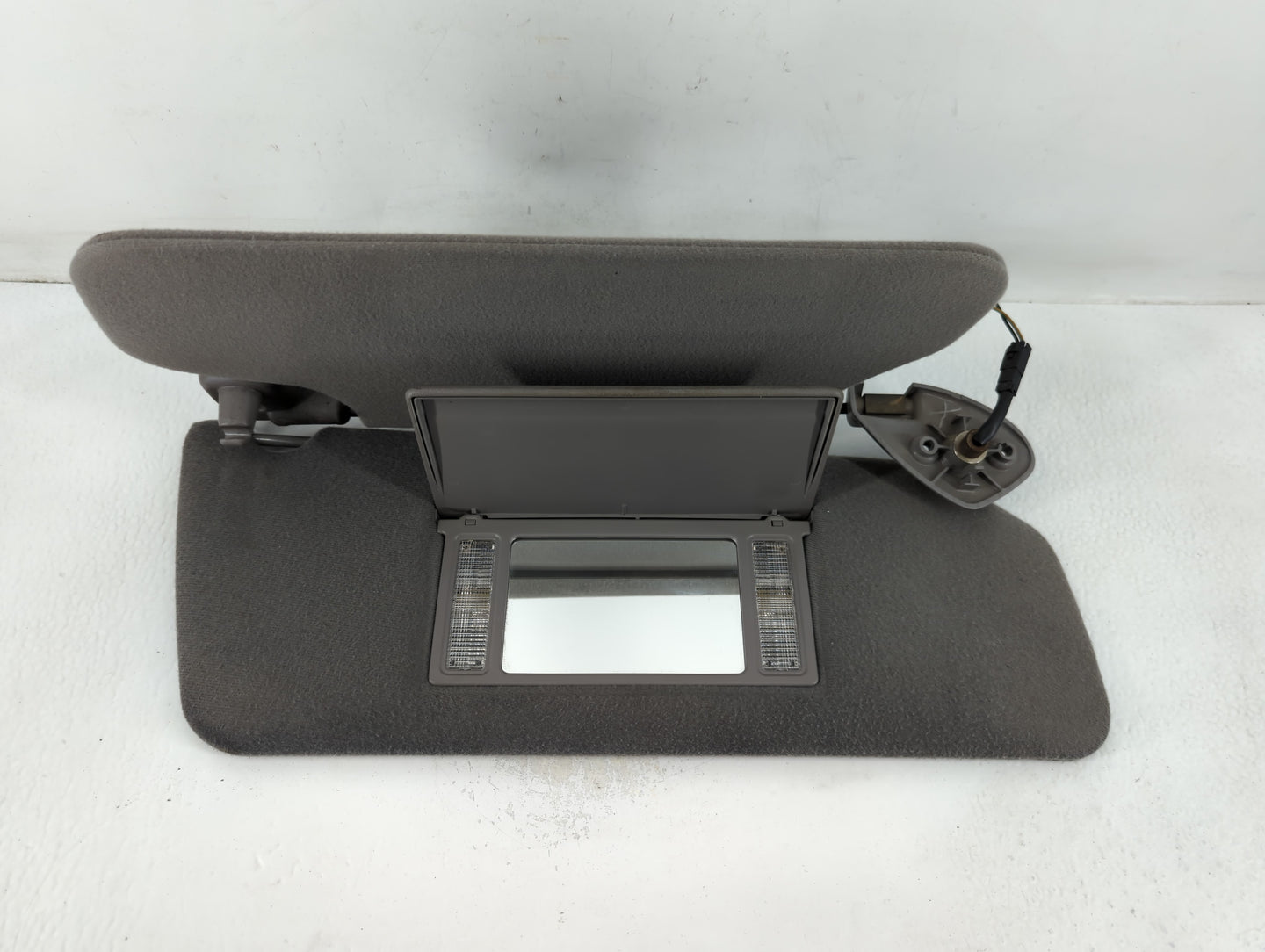 2001 Lincoln Navigator Sun Visor Shade Replacement Passenger Right Mirror Fits OEM Used Auto Parts - Oemusedautoparts1.com