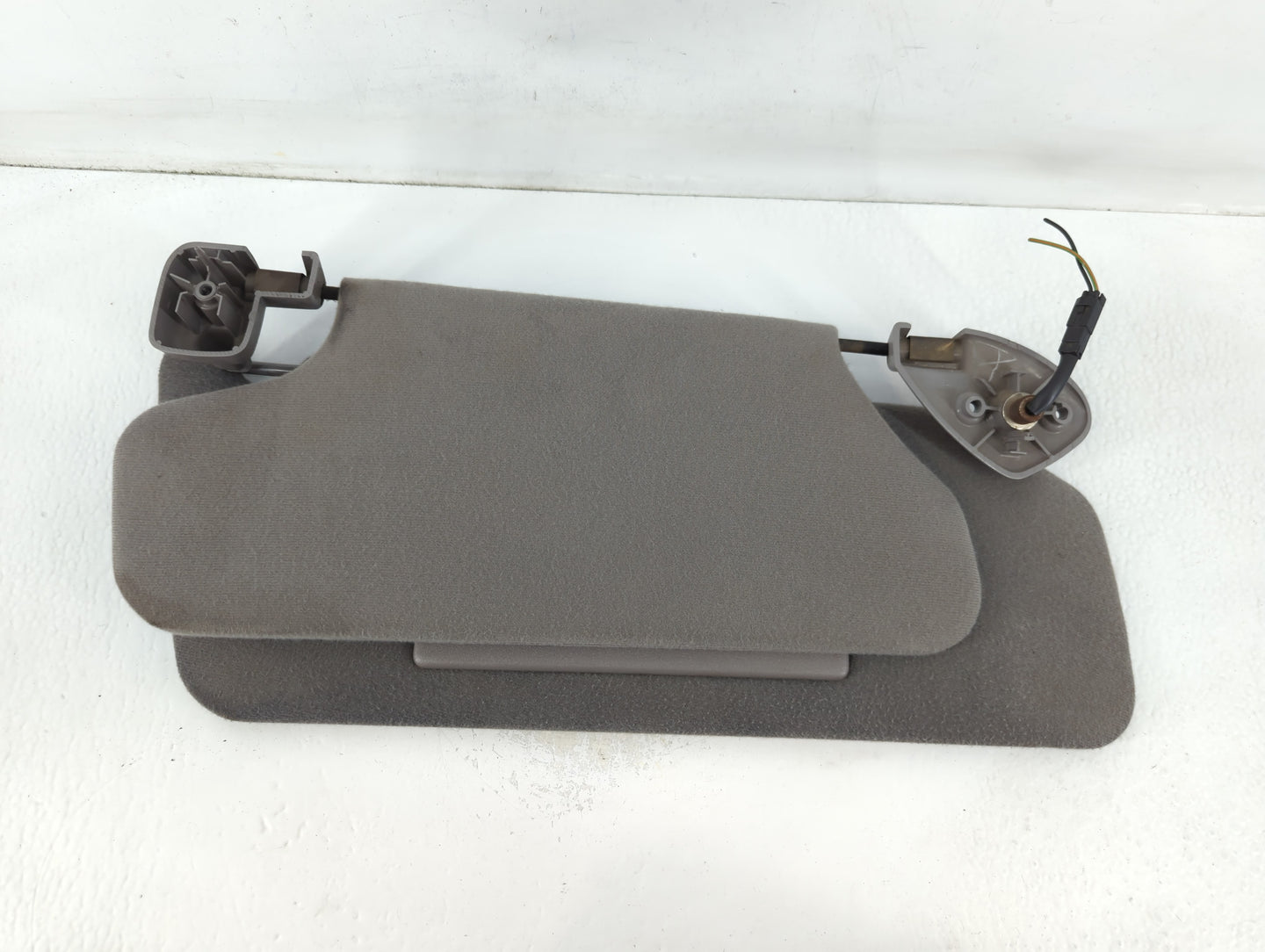 2001 Lincoln Navigator Sun Visor Shade Replacement Passenger Right Mirror Fits OEM Used Auto Parts - Oemusedautoparts1.com