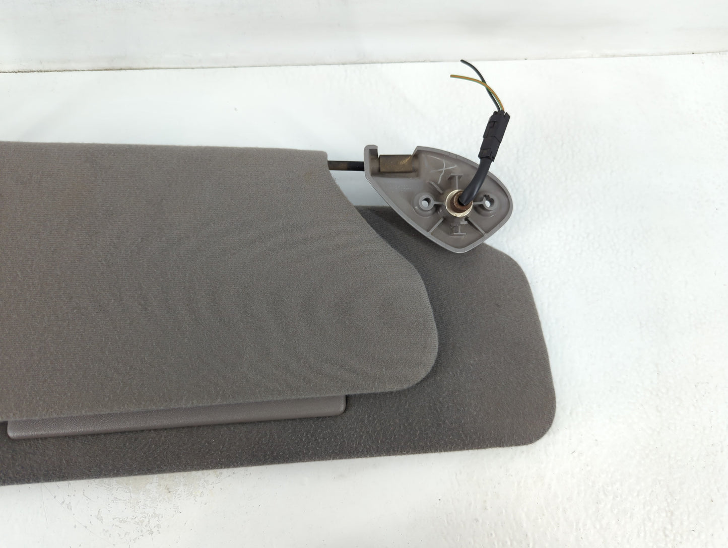 2001 Lincoln Navigator Sun Visor Shade Replacement Passenger Right Mirror Fits OEM Used Auto Parts - Oemusedautoparts1.com