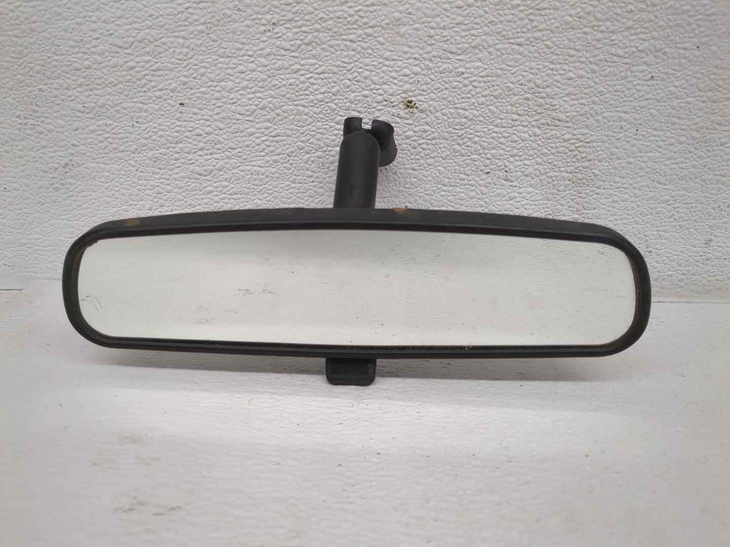 2001-2011 Mazda Tribute Interior Rear View Mirror Replacement OEM P/N:E8011681 Fits OEM Used Auto Parts - Oemusedautoparts1.